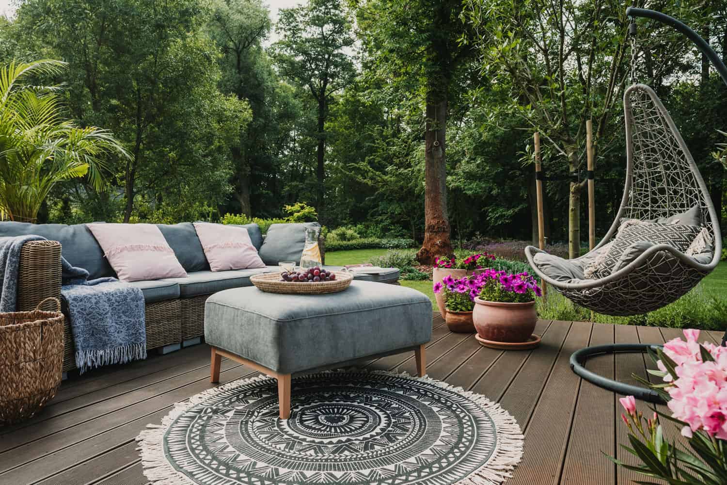 https://www.foamorder.com/img/products/outdoor-ottoman/outdoor-ottoman.jpg